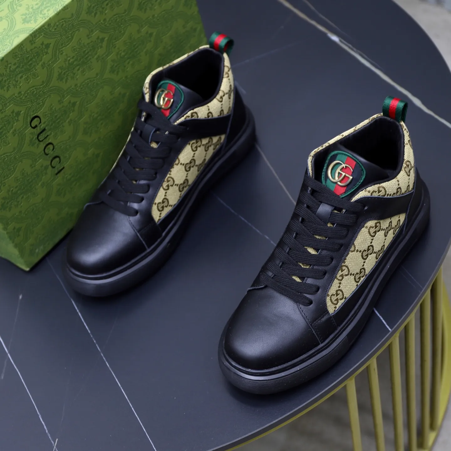 Ex-factory price: 462💰🙅‍♂️🙅‍♂️🙅‍♂️ Brand: Gucci GUCCi Standard code: 38-44 (45 customized) Grade: Same as the official website Material: Original cowhide material spliced with brand cloth Comfortable and breathable lining Lightweight and wear-resistant sports outsole Style category: Men's fashion casual shoes Running sports shoes Distinguished luxury brand elements Top luxury color: actual picture color